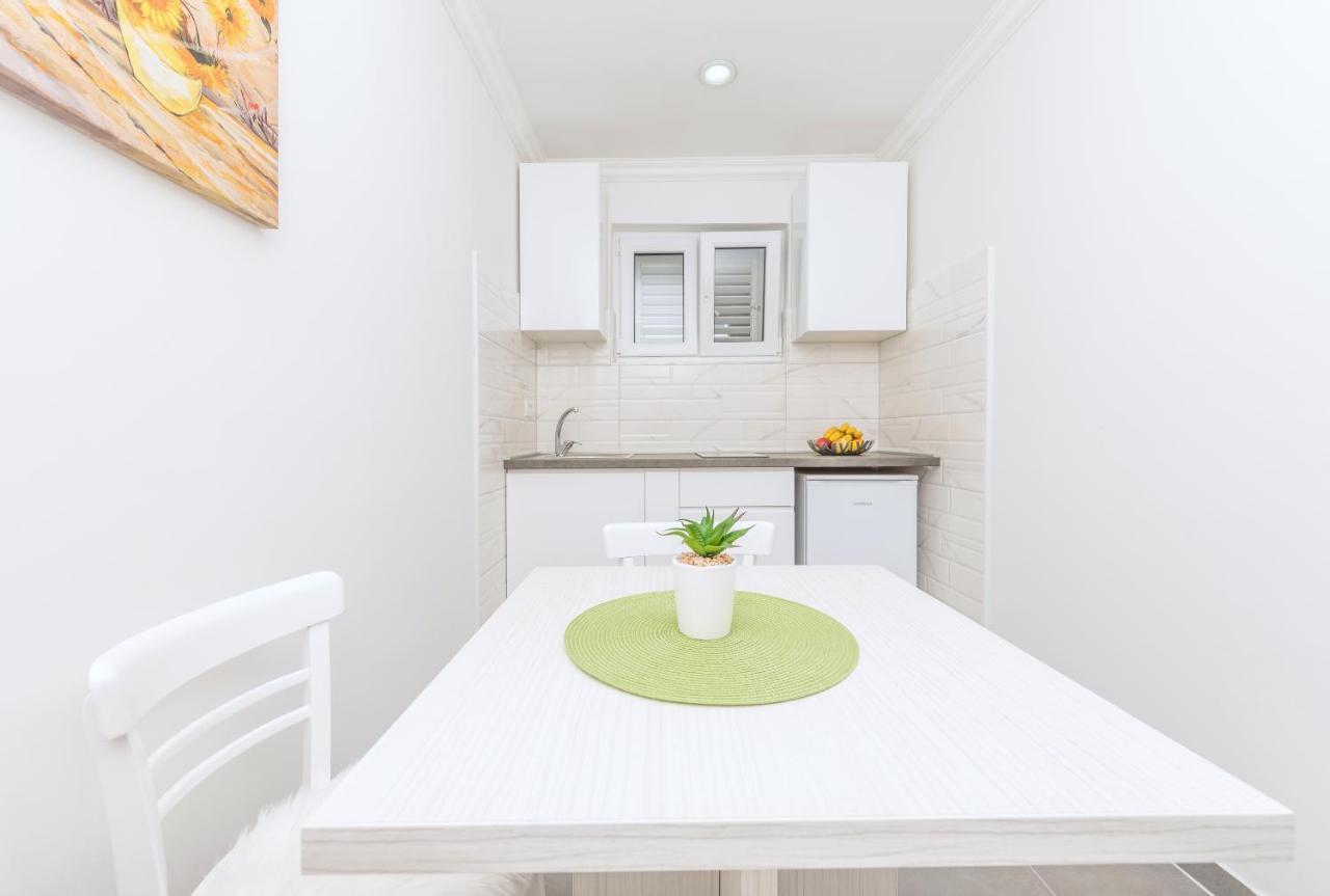 Apartments Petrusic Makarska Exterior photo