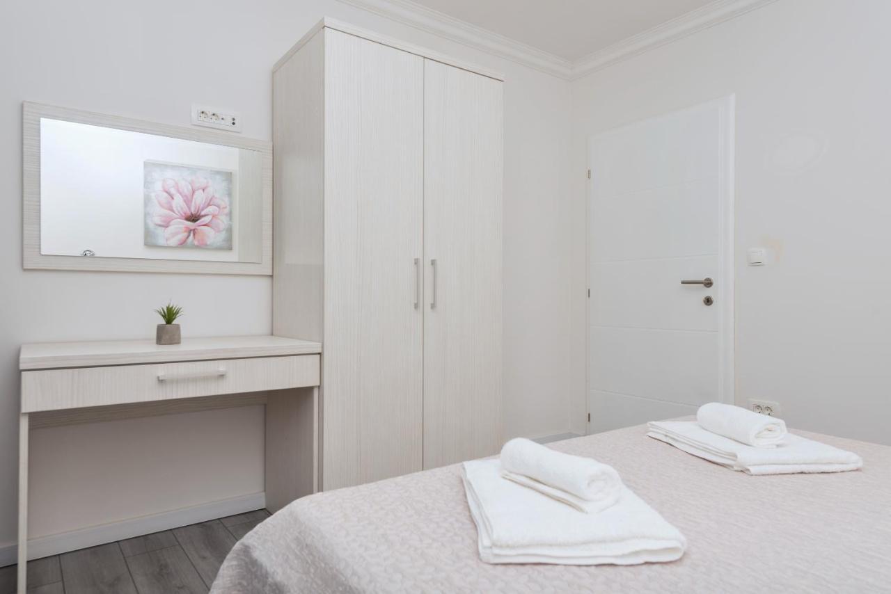Apartments Petrusic Makarska Exterior photo