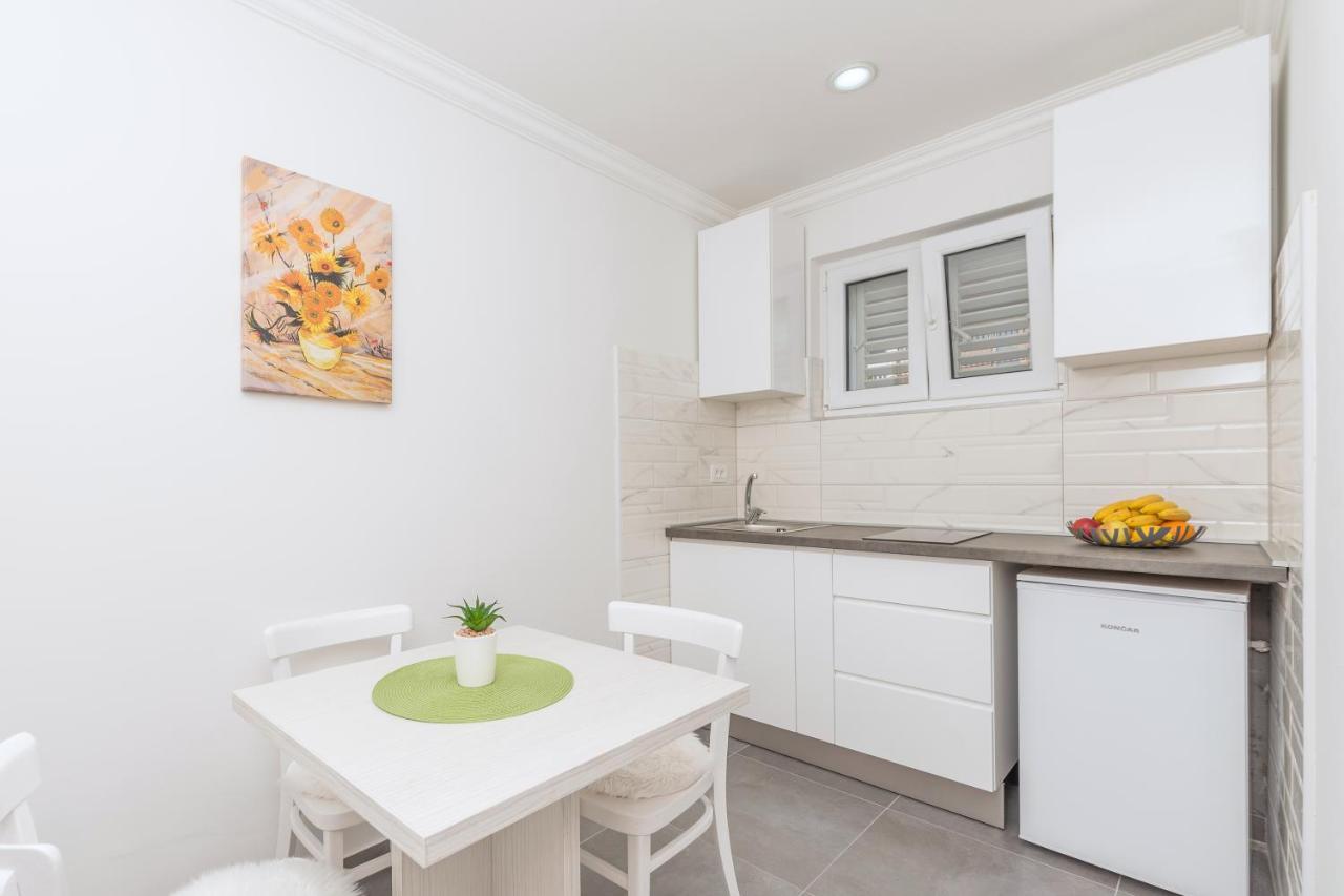 Apartments Petrusic Makarska Exterior photo